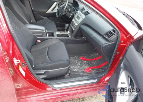 2011 Toyota Camry Se z USA, uszkodzony, nr VIN 4T1BF3EK4BU747014